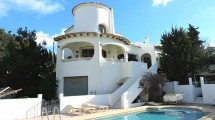 Belle villa avec piscine à Calpe