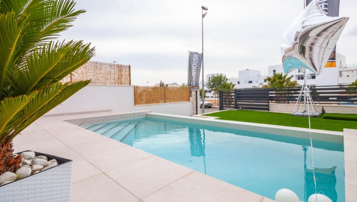 New built villas in Villamartin